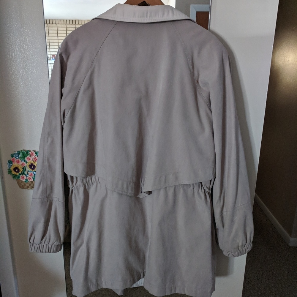 Nice Clean Coat - image 2